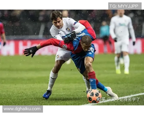 帕纳辛纳与巴塞罗那的巅峰对决展现足球魅力与激情的较量